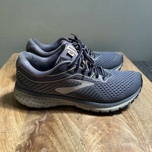 Brooks Gray Athletic Running Shoes with Breathable Mesh